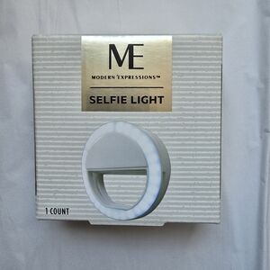 New In Box Selfie Light Modern Expressions